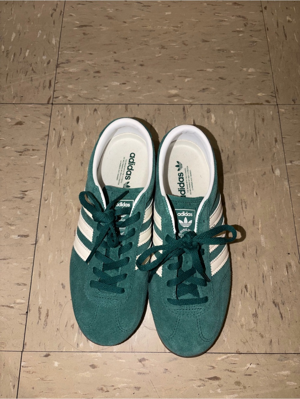 adidas Originals Gazelle Lo Pro sneakers in green and white - Picture 3 of 4
